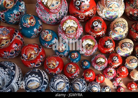 Poupées russes d'emboîtement ou poupées Matriochka à vendre à Saint-Pétersbourg Banque D'Images