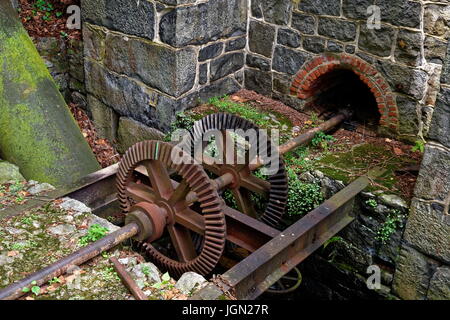 Engrenages de transmission de puissance à l'usine de poudre à canon du Pont fondée en 1802. Musée Hagley, Wilmington, Delaware États-Unis. Banque D'Images