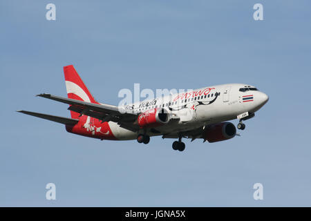 CHIANG MAI , THAÏLANDE - 11 juin 2007 : HS-AAN Boeing 737-300 de Thai Airasia pour l'atterrissage de l'aéroport de Chiangmai, Thaïlande de Bangkok Suvarnabhumi. Banque D'Images