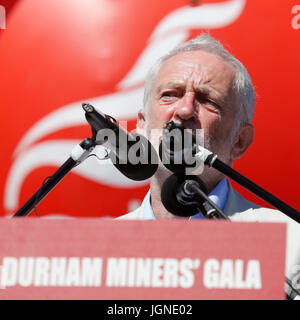 Durham, Royaume-Uni. 08 juillet, 2017. Jeremy Corbyn parle lors de la Durham Gala des mineurs dans la ville de Durham, en Angleterre. Le Durham 2017 Gala des mineurs est la 133e des événements, qui sont également connue sous le nom de réunion. Crédit : Stuart Forster/Alamy Live News Banque D'Images