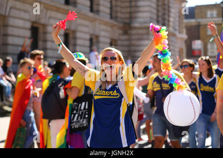 Londres, Royaume-Uni. 8e juillet, 2017. 2017 à Londres Pride Parade à la suite d'un itinéraire depuis près d'Oxford Circus et de finition dans Whitehall. Penelope Barritt/Alamy Live News Banque D'Images