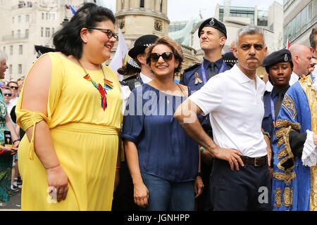 Londres, Royaume-Uni. 8 juillet, 2017. Saadiya Khan et Sadiq Khan, Maire de Londres assister à la parade annuelle de la fierté de Londres. Plus de 26 000 personnes prennent part à l'une des plus grandes célébrations LGBT. Credit : Dinendra Haria/Alamy Live News Banque D'Images