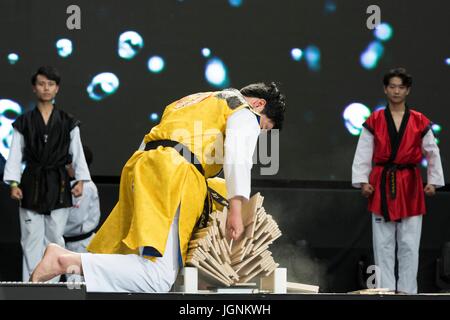 Londres, Royaume-Uni. 08 juillet, 2017. Démonstration Taekowndo performance à Londres Festival Coréen 2017. Londres, Royaume-Uni. 08/07/2017 | Crédit dans le monde entier d'utilisation : dpa/Alamy Live News Banque D'Images