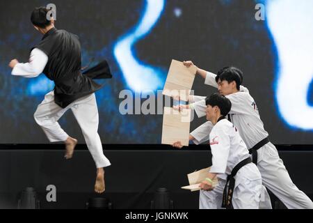 Londres, Royaume-Uni. 08 juillet, 2017. Démonstration Taekowndo performance à Londres Festival Coréen 2017. Londres, Royaume-Uni. 08/07/2017 | Crédit dans le monde entier d'utilisation : dpa/Alamy Live News Banque D'Images