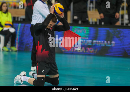 Curitiba, Brésil. 8e juillet, 2017. Perrin de l'Équipe Canada au cours d'un match pour la troisième place entre le Canada et USA de la Ligue mondiale FIVB 2017 Volley-ball à l'Arena da Baixada Stadium le 8 juillet 2017 à Curitiba, au Brésil. Foto : Geraldo Bubniak : Crédit photo : Geraldo Bubniak/ZUMA/Alamy Fil Live News Banque D'Images