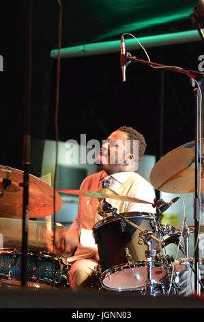 Bucarest, Roumanie. 08 juillet, 2017. Justin Faulkner avec le Branford Marsalis quartet, au milieu d'un solo de batterie au Festival de Jazz de Bucarest. Crédit : MacKenzie Douglas/Alamy Live News Banque D'Images