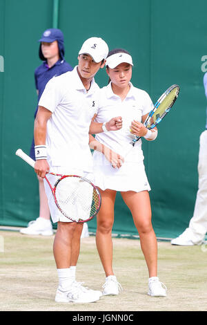 Londres, Royaume-Uni. 7 juillet, 2017. (L-R) Yusuke Watanuki, Makoto Ninomiya (JPN) Tennis : (L-R) Yusuke Watanuki et Makoto Ninomiya du Japon au cours de la première ronde de la match de tennis sur gazon de Wimbledon contre Dmitry Tursunov Championnats de Russie et Daria Gavrilova de l'Australie à l'All England Lawn Tennis et croquet Club à Londres, Angleterre . Credit : AFLO/Alamy Live News Banque D'Images