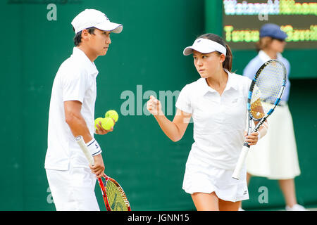 Londres, Royaume-Uni. 7 juillet, 2017. (L-R) Yusuke Watanuki, Makoto Ninomiya (JPN) Tennis : (L-R) Yusuke Watanuki et Makoto Ninomiya du Japon au cours de la première ronde de la match de tennis sur gazon de Wimbledon contre Dmitry Tursunov Championnats de Russie et Daria Gavrilova de l'Australie à l'All England Lawn Tennis et croquet Club à Londres, Angleterre . Credit : AFLO/Alamy Live News Banque D'Images