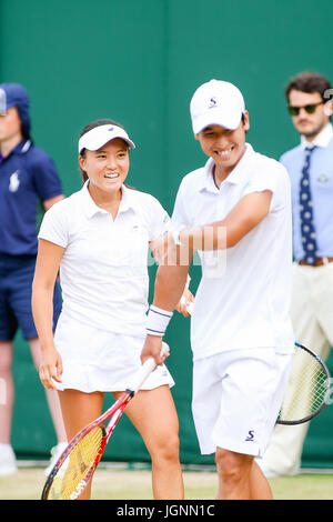 Londres, Royaume-Uni. 7 juillet, 2017. (L-R) Makoto Ninomiya, Yusuke Watanuki (JPN) Tennis : (L-R) Makoto Ninomiya et Yusuke Watanuki du Japon au cours de la première ronde de la match de tennis sur gazon de Wimbledon contre Dmitry Tursunov Championnats de Russie et Daria Gavrilova de l'Australie à l'All England Lawn Tennis et croquet Club à Londres, Angleterre . Credit : AFLO/Alamy Live News Banque D'Images