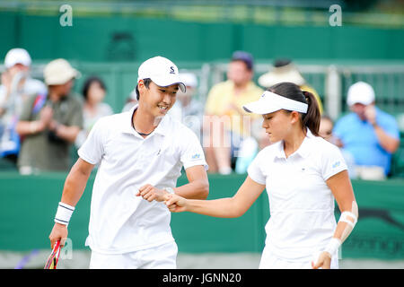 Londres, Royaume-Uni. 7 juillet, 2017. (L-R) Yusuke Watanuki, Makoto Ninomiya (JPN) Tennis : (L-R) Yusuke Watanuki et Makoto Ninomiya du Japon au cours de la première ronde de la match de tennis sur gazon de Wimbledon contre Dmitry Tursunov Championnats de Russie et Daria Gavrilova de l'Australie à l'All England Lawn Tennis et croquet Club à Londres, Angleterre . Credit : AFLO/Alamy Live News Banque D'Images