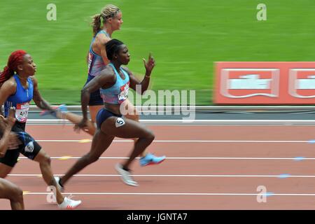 Stratford, au Royaume-Uni. 09 juillet 2017. Dafne Schippers (NED) et Murielle Ahoure (CIV) dans le 100m femmes chauffe. Jeux d'anniversaire. Ligue de diamant de l'IAAF. Stade olympique de Londres. Queen Elizabeth Olympic Park. Stratford. Londres. UK. 09/07/2017. Credit : Sport en images/Alamy Live News Banque D'Images