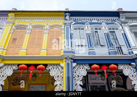 Façades rénovées de style mixte (et coloniale, Peranakan ou Straits Chinois) avec goût, George Town, Pulau Pinang, Malaisie. Banque D'Images