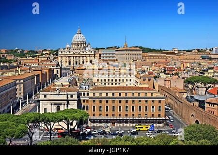 Vue de la Cité du Vatican et la Basilique Saint Pierre depuis le toit de Castel Sant'Angelo, Rome, Italie. Banque D'Images