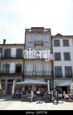 Cafés sur trottoir à Vila Nova de Gaia à Porto - Portugal Banque D'Images