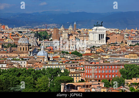 Vue de Rome à partir de la colline du Janicule. Le bâtiment blanc qui ressort est la "Vittoriano", également connu sous le nom de 'Altare della Patria'. Banque D'Images