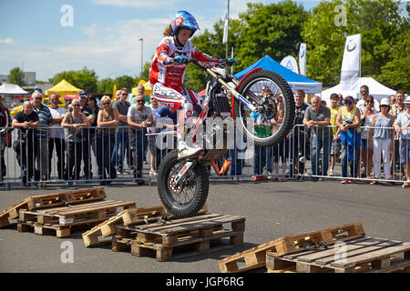 Theresa Bäuml, champion d'Europe 2016, moto trial la concurrence, Koblenz, Rhénanie-Palatinat, Allemagne Banque D'Images