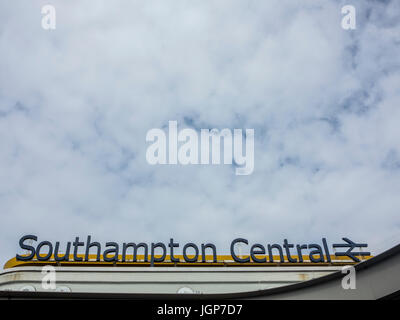 La gare centrale de Southampton avec prix pour copier Banque D'Images