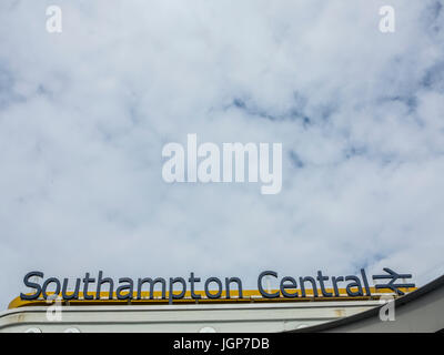 La gare centrale de Southampton avec prix pour copier Banque D'Images