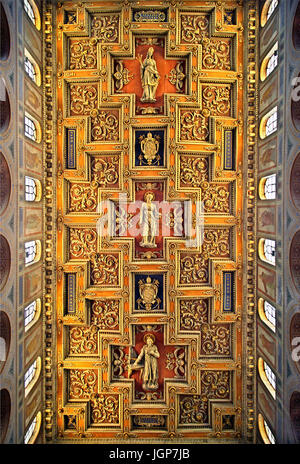 L'impressionnant plafond de la Basilique di Sant'Agnese fuori le mura ('St, Agnes hors les murs"), Rome, Italie. Banque D'Images