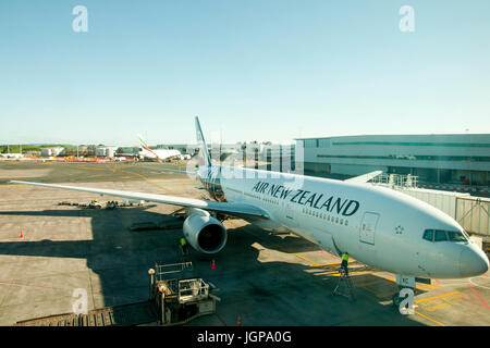 AUCKLAND, Nouvelle-zélande - 20 mai 2017 : Air New Zealand Commercial en avion l'aéroport d'Auckland, le plus grand aéroport en Nouvelle Zélande Banque D'Images