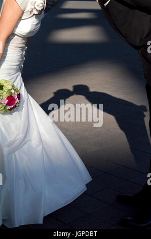 L'ombre d'un couple après le mariage Banque D'Images
