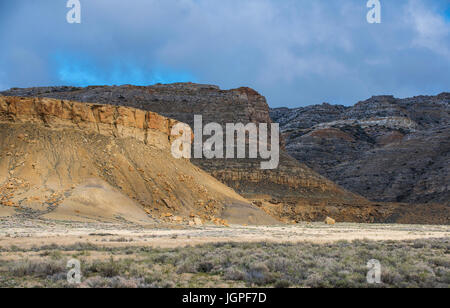 Les canyons et les buttes érodées et mesas, près de la ville d'Adobe, Sweetwater County, Wyoming, USA par Bruce Montagne Banque D'Images