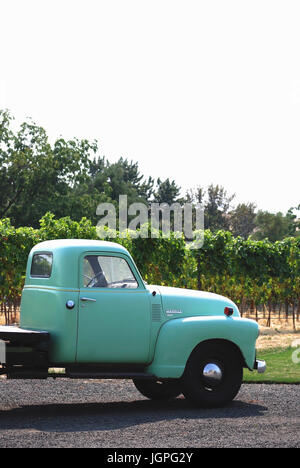 Vintage Chevrolet Pick up truck dans le vignoble à un Maurice caves, Walla Walla, WA. USA Banque D'Images