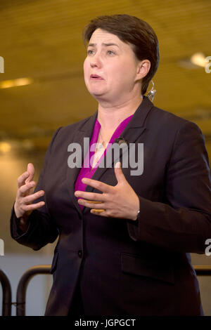 Les résultats de ses électeurs sont comptés dans le stade de Meadowbank, pour l'élection générale de 2017. Avec : Ruth Davidson Où : Édinbourg, Royaume-Uni Quand : 08 Juin 2017 : Crédit d'Euan Cherry/WENN.com Banque D'Images