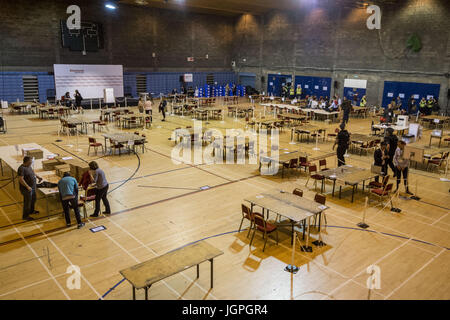 Les résultats de ses électeurs sont comptés dans le stade de Meadowbank, pour l'élection générale de 2017. Doté d''atmosphère : où : Édinbourg, Royaume-Uni Quand : 08 Juin 2017 : Crédit d'Euan Cherry/WENN.com Banque D'Images