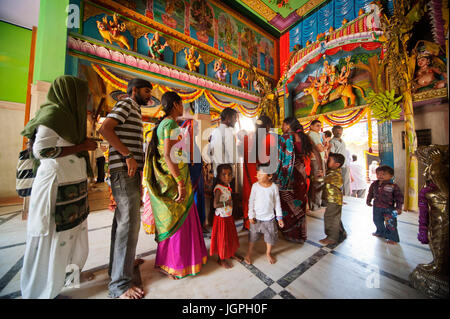 Indiens au Temple Shri Circle Maramma à Bangalore, Karnataka, Inde Banque D'Images