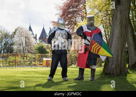 Haarzuilens, Pays-Bas - 24 Avril 2016 : Chevalier jeux au cours de l'Elf Fantasy Fair (Elfia), une piscine fantasy événement dans les Pays-Bas. Banque D'Images