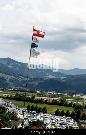 Spielberg, en Autriche. 09 juillet, 2017. Sport Automobile : Championnat du Monde de Formule 1 de la FIA 2017, Grand Prix d'Autriche, drapeaux, Flaggen 09.07.2017. Utilisation dans le monde entier | Credit : dpa/Alamy Live News Banque D'Images