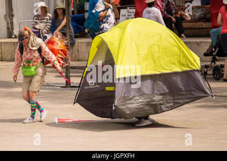 Edmonton, Canada. 9Th Aug, 2017. Walking tente au Edmonton Street Performers Crédit : RGfoto/Alamy Live News Banque D'Images