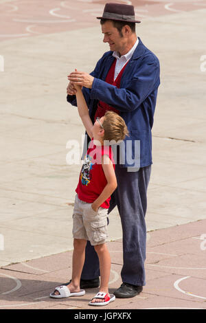 Edmonton, Canada. 9Th Aug, 2017. Fraser Hooper à la Edmonton Street Performers festival Crédit : RGfoto/Alamy Live News Banque D'Images