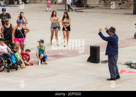 Edmonton, Canada. 9Th Aug, 2017. Fraser Hooper à la Edmonton Street Performers festival Crédit : RGfoto/Alamy Live News Banque D'Images