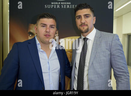 Monaco, Monaco. 08 juillet, 2017. Monaco, Monte Carlo - Juillet 08, 2017 Super Série mondiale de boxe : Projet de Gala et tirer pour le trophée avec Muhammad Ali et son frère Marco Huck Hukic Kenan | Verwendung weltweit Credit : dpa/Alamy Live News Banque D'Images