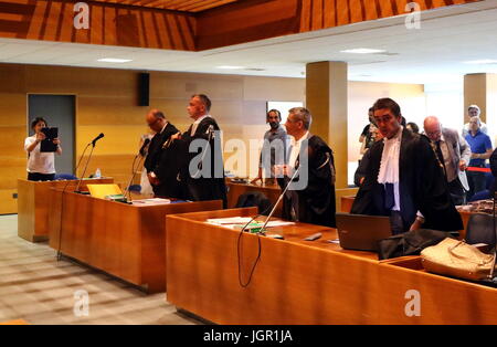 Udine, Italie. 11Th Aug 2017. Droit de la famille de Daniele Fabrizi Ragone avocat, Pier Umberto Vallerin Ministre Public, Roberto Rigoni Stern et Giuseppe Esposito avocats du Giosue Ruotolo pendant 35 jours de procès en 'Corte di Assise' pour Giosue Ruotolo, accusé de double meurtre à Udine le 10 juillet, 2017. Ruotolo, 27 ans, est accusé d'avoir tiré dead Trifone Ragone et Teresa Costanza le 17 mars 2015, dans le parking d'un centre sportif dans le nord de la ville de Pordenone. Credit : Andrea Spinelli/Alamy Live News Banque D'Images