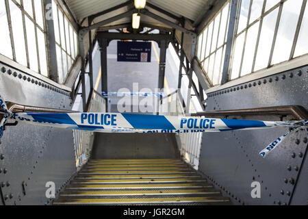 Londres, Royaume-Uni. 10 juillet, 2017. Bande de police indiquant une zone de la gare de Paddington qui a été fermé au public en raison d'une alerte de sécurité à la suite de la découverte d'un "point suspectes'. Credit : Mark Kerrison/Alamy Live News Banque D'Images