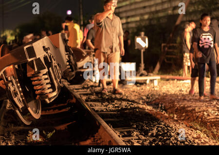 Déraillement de train de ciment à Nakhon Ratchasima, Thaïlande. Le 10 juillet 2017. Pas de mort ou de blessures signalées. Banque D'Images