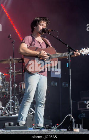 Turku, Finlande. 9 juillet 2017. Groupe allemand Milky Chance fonctionne à l'édition 2017 de l'Open Air Festival Ruisrock finlandais. Credit : Stefan Crämer/Alamy Live News Banque D'Images