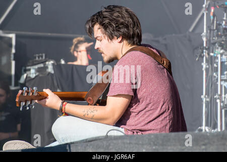 Turku, Finlande. 9 juillet 2017. Groupe allemand Milky Chance fonctionne à l'édition 2017 de l'Open Air Festival Ruisrock finlandais. Credit : Stefan Crämer/Alamy Live News Banque D'Images