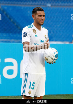 Madrid, Espagne. 10 juillet, 2017. Soccerplayer Theo Hernández lors de son dévoilement officiel en tant que nouveau joueur du Real Madrid au Santiago Bernabeu, à Madrid, le lundi 10 juillet 2017 : Crédit Gtres información más Comuniación on line,S.L./Alamy Live News Banque D'Images