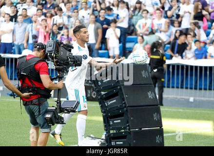 Madrid, Espagne. 10 juillet, 2017. Soccerplayer Theo Hernández lors de son dévoilement officiel en tant que nouveau joueur du Real Madrid au Santiago Bernabeu, à Madrid, le lundi 10 juillet 2017 : Crédit Gtres información más Comuniación on line,S.L./Alamy Live News Banque D'Images