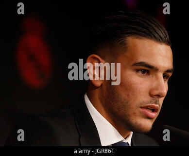 Madrid, Espagne. 10 juillet, 2017. Soccerplayer Theo Hernández lors de son dévoilement officiel en tant que nouveau joueur du Real Madrid au Santiago Bernabeu, à Madrid, le lundi 10 juillet 2017 : Crédit Gtres información más Comuniación on line,S.L./Alamy Live News Banque D'Images