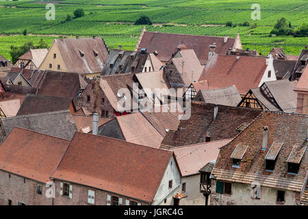 Vue sur Riquewihr en Alsace, France Banque D'Images