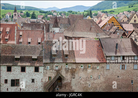 Vue sur Riquewihr en Alsace, France Banque D'Images