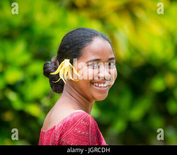 MADAGASCAR, MORONDAVA - Août 8, 2011 : Portrait d'une villageoise avec une coiffure. Banque D'Images