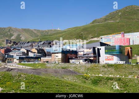 La rue commerçante d'Andorre. Banque D'Images