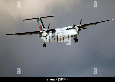 Montréal, Canada, 8 juillet,2017.vol navettes en approche finale à la terre à l'aéroport international Pierre-Elliott-Trudeau.Credit:Mario Beauregard/Alam Banque D'Images