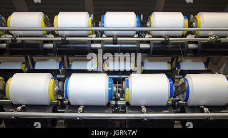 Tissu Textile machines de fabrication dans le travail. Banque D'Images